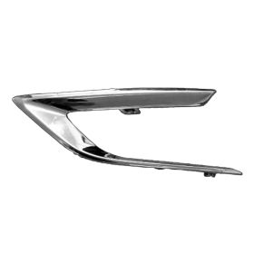 Chevrolet Cruze Hatchback 2017-2018 Front Driver Side Fog Light Bezel - GM1038213 - OEM - 23422696